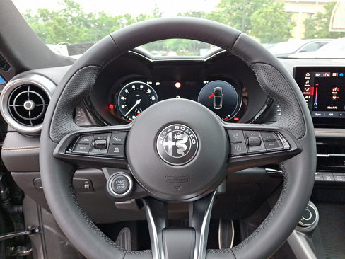 New 2025 Alfa Romeo Tonale image 17