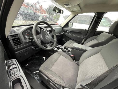 Used 2009 Jeep Liberty Sport image 9