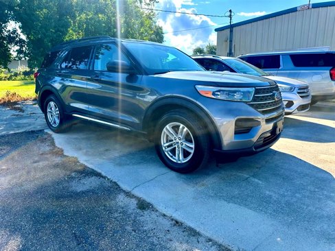 Used 2023 Ford Explorer XLT image 4