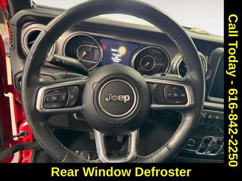 Used 2018 Jeep Wrangler Unlimited Sahara image 9