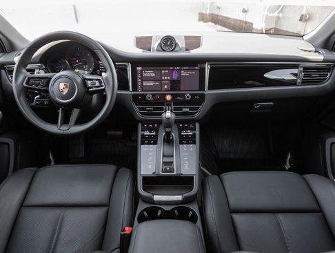 Used 2024 Porsche Macan image 12