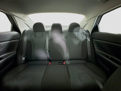 Certified 2025 Hyundai Elantra SE image 34