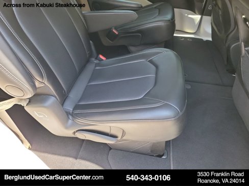 Used 2024 Chrysler Pacifica Touring-L image 20