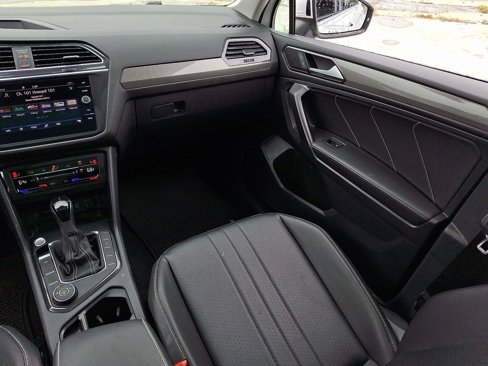Used 2022 Volkswagen Tiguan SE image 16