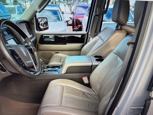 Used 2015 Lincoln Navigator L 2WD image 3