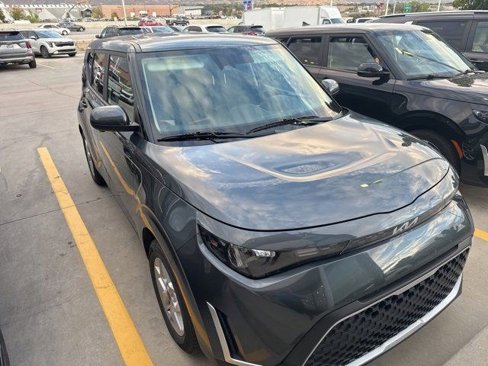 Used 2023 Kia Soul LX w/ LX Technology Package image 2