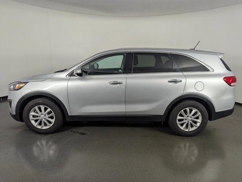 Used 2017 Kia Sorento L image 5