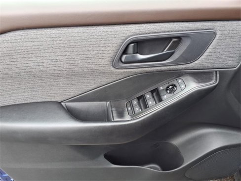 Used 2023 Nissan Rogue S image 10