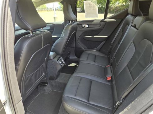 Certified 2023 Volvo XC40 B4 Plus image 11