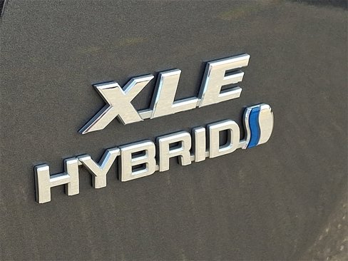 Used 2018 Toyota RAV4 XLE image 30