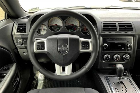 Used 2014 Dodge Challenger SXT image 5