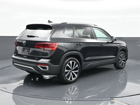 Used 2023 Volkswagen Taos SE w/ Panoramic Sunroof Package image 14