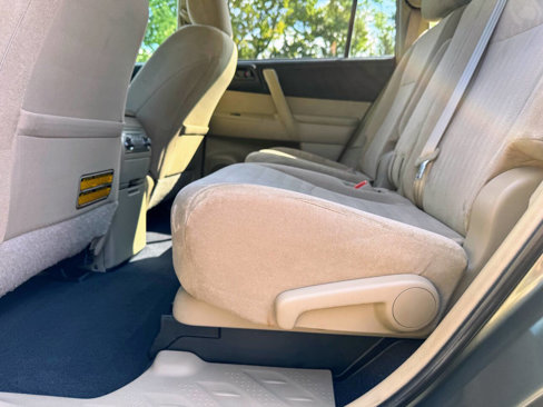 Used 2013 Toyota Highlander Plus image 28