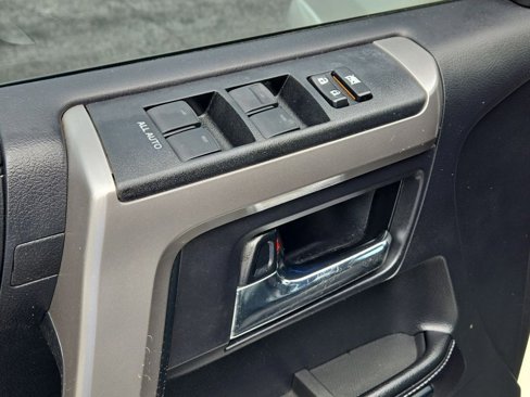 Used 2015 Toyota 4Runner Limited image 14