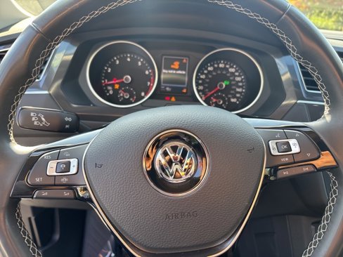 Used 2021 Volkswagen Tiguan SE w/ Panoramic Sunroof Package image 13