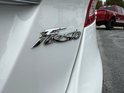 Used 2015 Ford Fiesta Titanium image 10