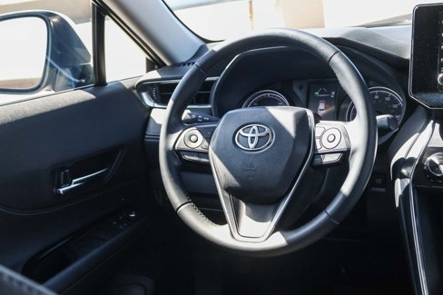 Used 2022 Toyota Venza LE image 16