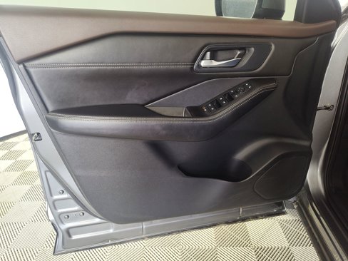 Used 2022 Nissan Rogue SV w/ SV Premium Package image 10
