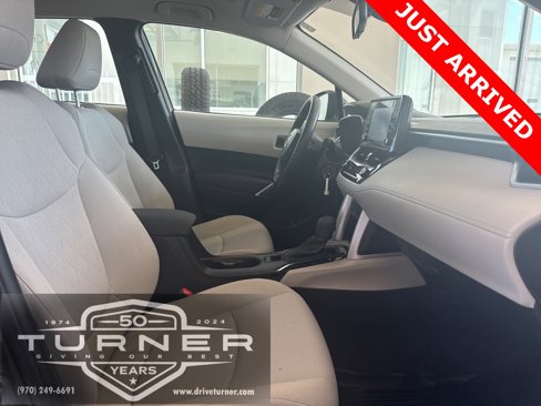Used 2022 Toyota Corolla Cross L image 3