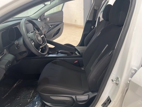Used 2023 Hyundai Elantra SEL image 9
