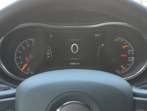 Used 2021 Jeep Grand Cherokee Laredo image 3