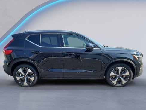 New 2025 Volvo XC40 B5 Core w/ Protection Package Premier image 3
