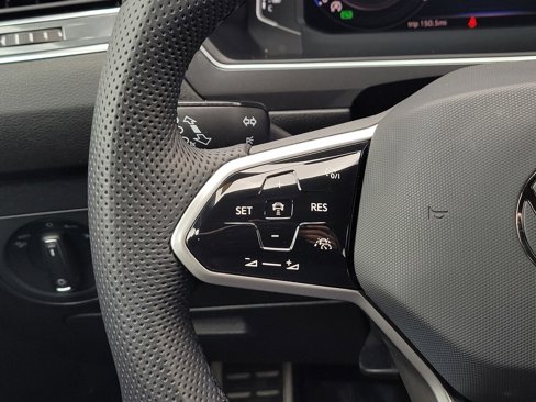 Certified 2022 Volkswagen Tiguan SEL R-Line image 22