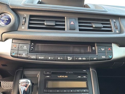 Used 2012 Lexus CT 200h Premium image 18