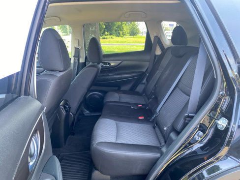 Used 2019 Nissan Rogue SV image 12