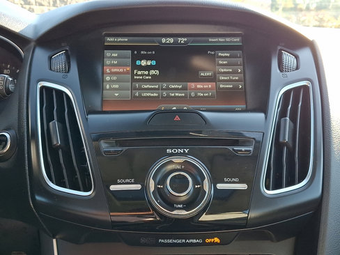 Used 2015 Ford Focus Titanium w/ Titanium Technology Package image 17