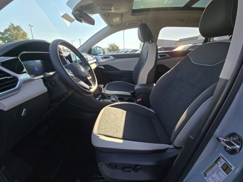 New 2025 Volkswagen Taos SE image 22