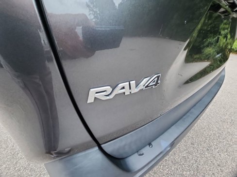 Used 2021 Toyota RAV4 XLE Premium image 36