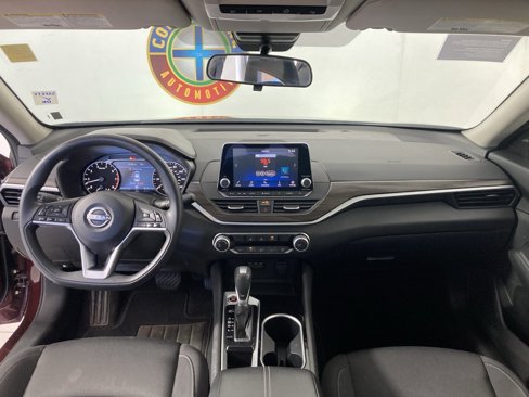 Used 2024 Nissan Altima 2.5 SV image 6