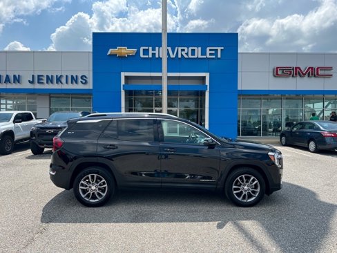 Certified 2024 GMC Terrain SLT image 2