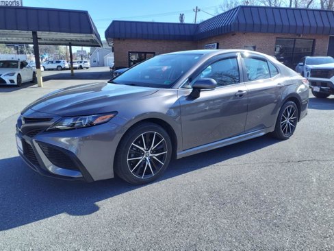 Used 2022 Toyota Camry SE image 6