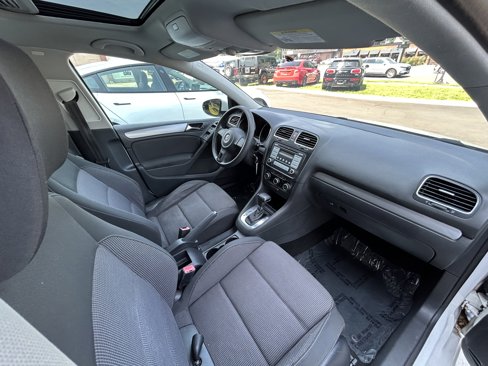 Used 2010 Volkswagen Golf 4-Door image 5