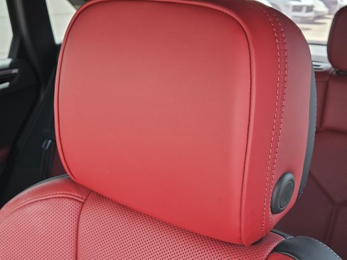 Certified 2025 Porsche Macan S image 23