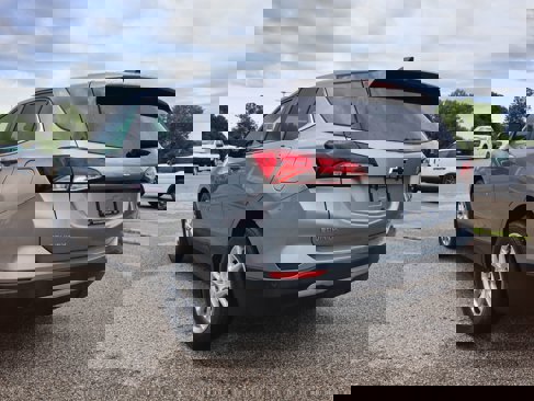Used 2023 Chevrolet Equinox LT image 3