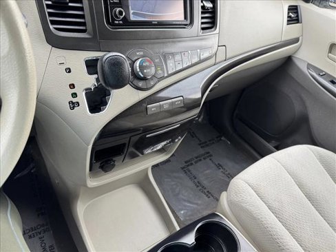Used 2013 Toyota Sienna LE image 15