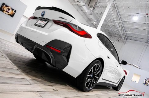 Used 2022 BMW i4 eDrive40 w/ M Sport Package image 32