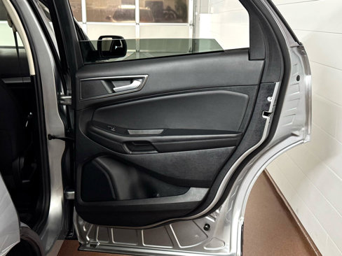 Used 2022 Ford Edge SE image 32