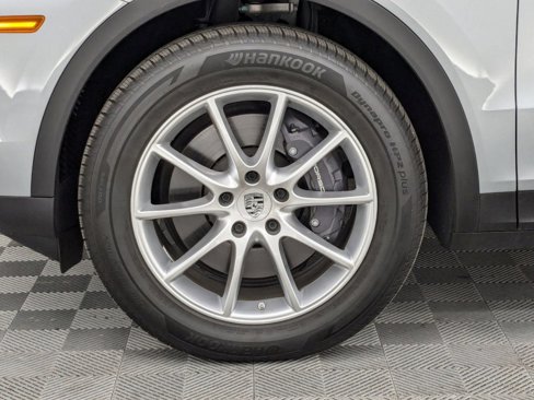 Used 2024 Porsche Cayenne image 11