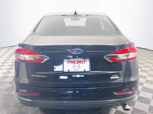 Used 2019 Ford Fusion SE image 5