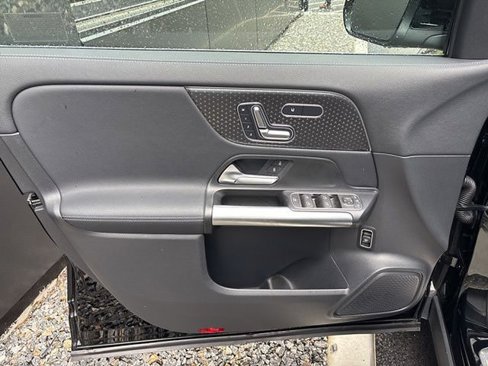 Used 2025 Mercedes-Benz GLA 250 4MATIC image 17