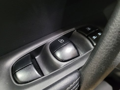 Used 2018 Nissan Rogue S image 27