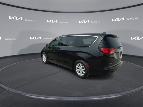 Used 2017 Chrysler Pacifica LX image 15