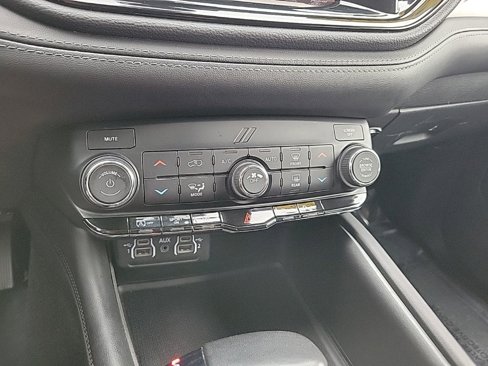 Used 2022 Dodge Durango SXT image 29