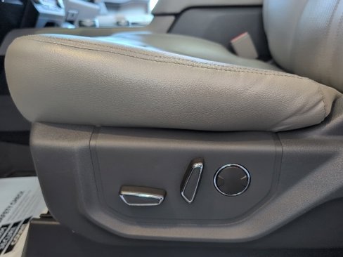 Used 2019 Ford Expedition Limited image 24