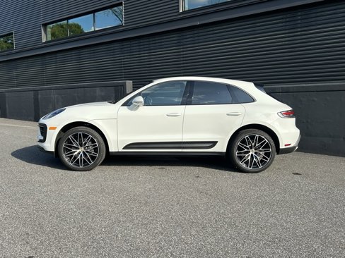 Certified 2025 Porsche Macan image 7