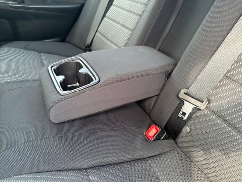 Used 2016 Toyota Camry LE image 32